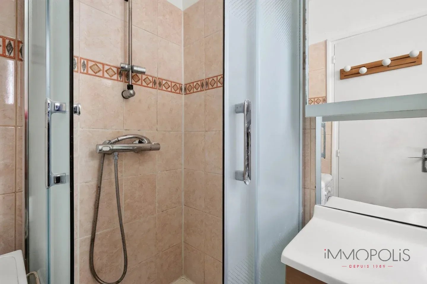 Studio rue Berthe in Montmartre. 9 Studio rue Berthe in Montmartre. 9